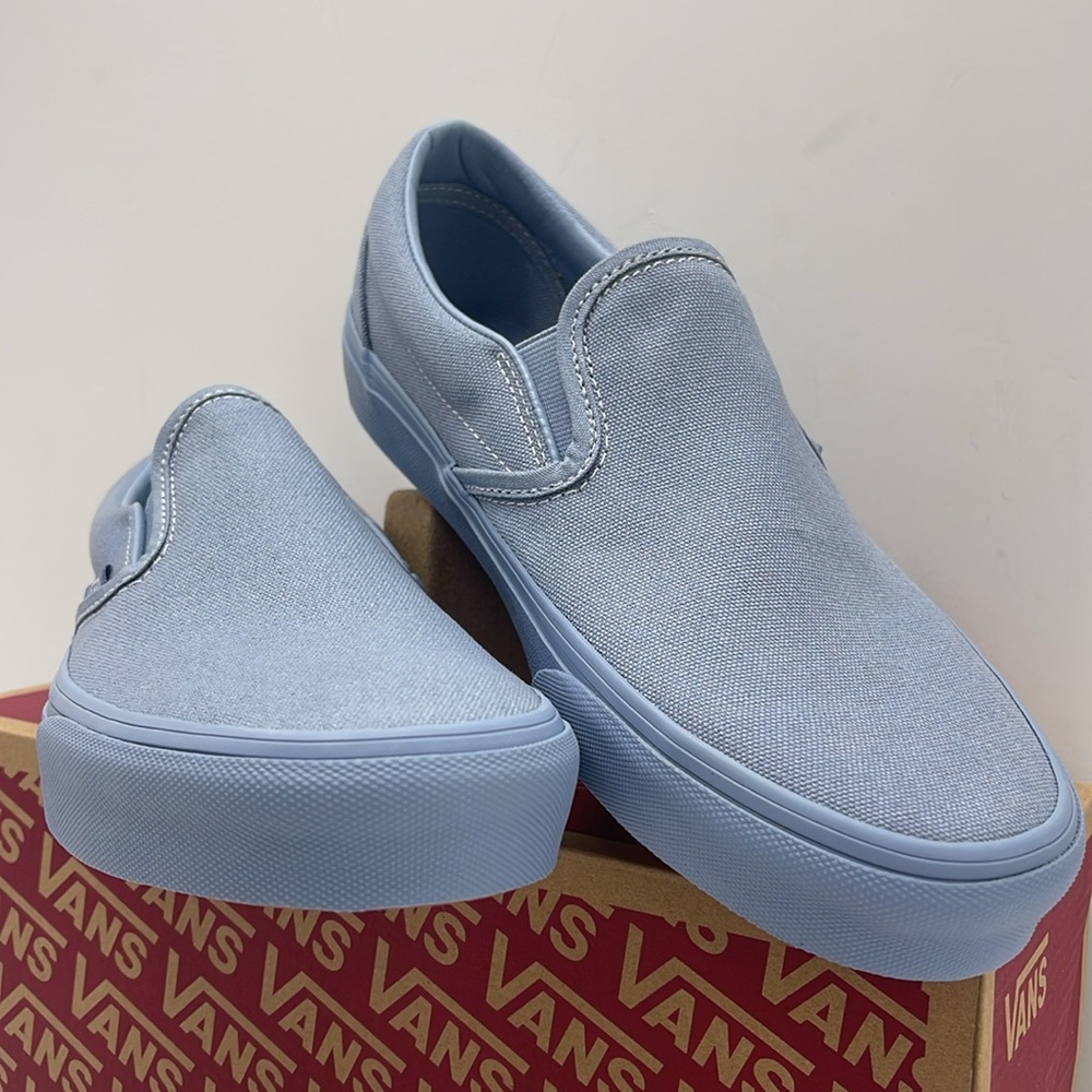 Vans WMNS Sky Blue Canvas Classic Slip-On
Pastel Mono Dusty Blue
VN000CT5DSB - Picture 6 of 16